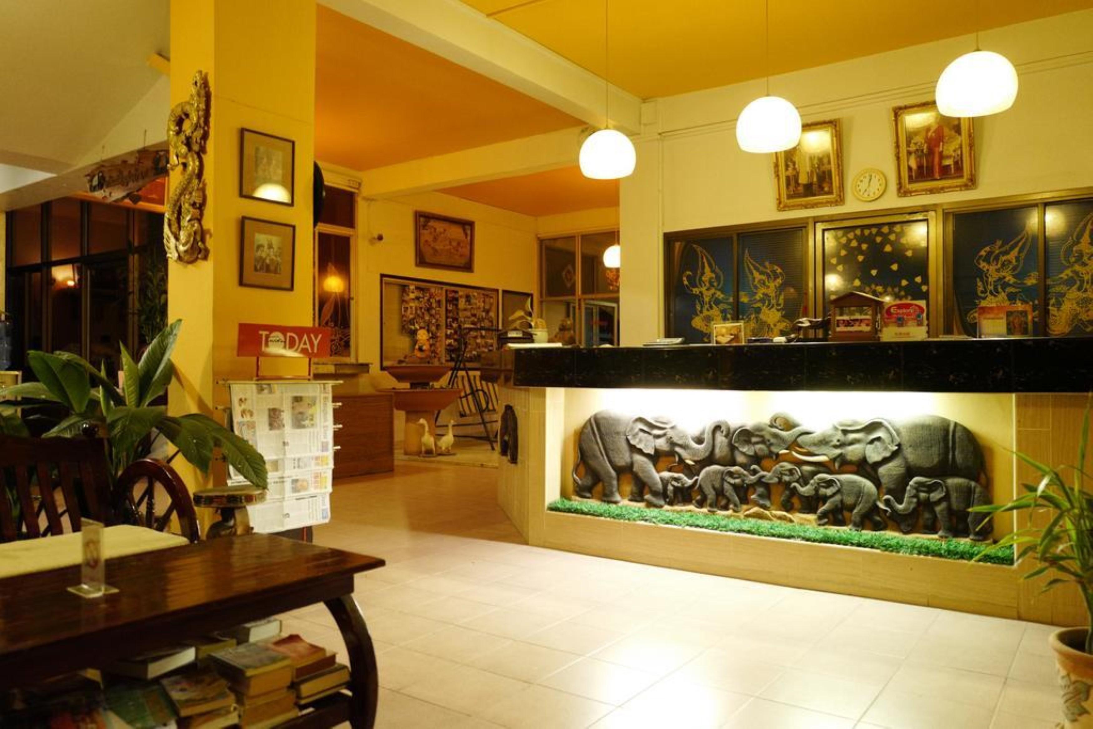 Luck Thai Hotel Chiang Mai Exteriör bild